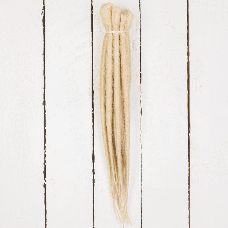 Dreadlab - Kurz, Einfach-Endende Synthetische Dreadlocks (10 Pack) Gekämmte Extensions