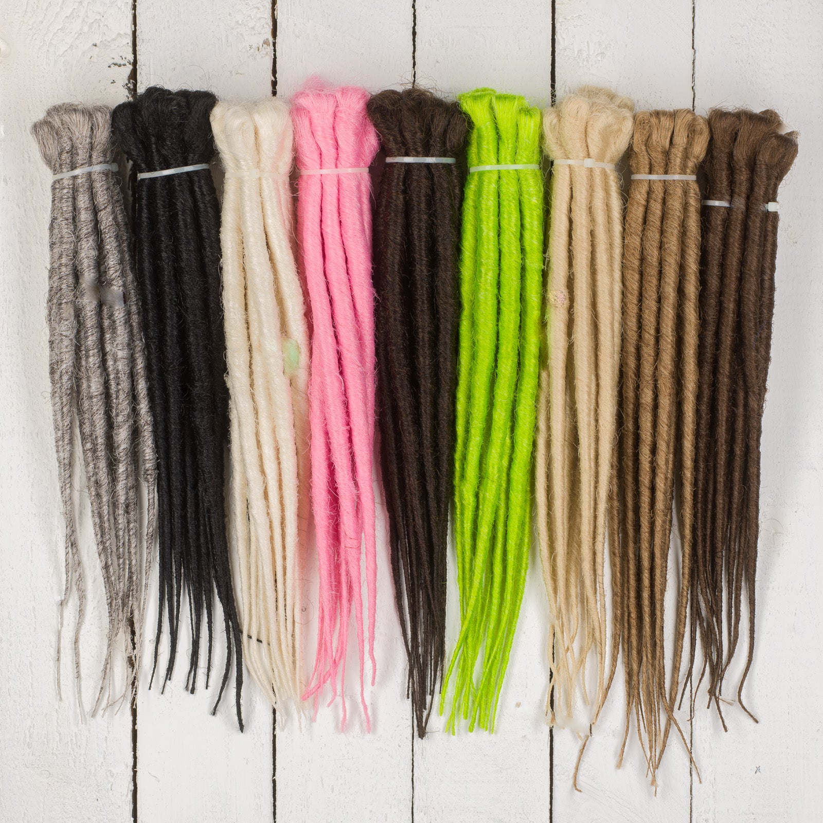 Dreadlab -  Kurz, Einfach-Endende Synthetische Dreadlocks (10 Pack) Gekämmte Extensions