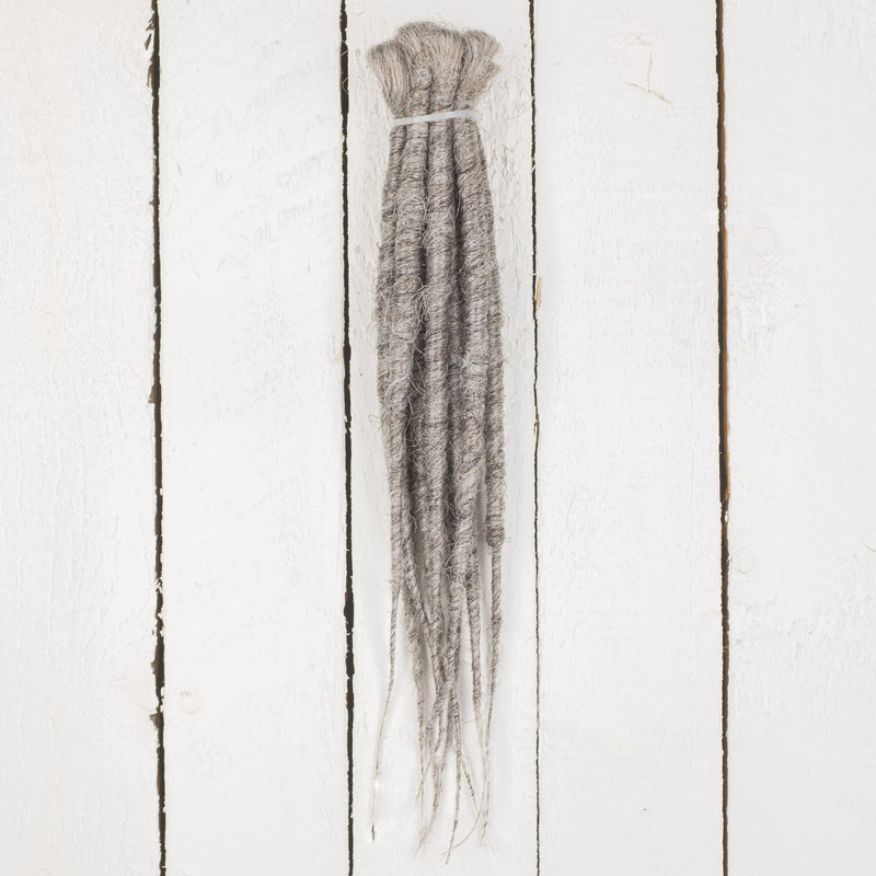 Dreadlab -  Kurz, Einfach-Endende Synthetische Dreadlocks (10 Pack) Gekämmte Extensions