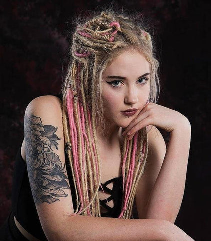 Pinke und blonde synthetische Dreadlock-Extensions